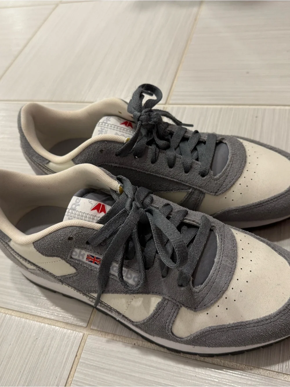 Reebok Men's Gray and White Classic Low-Top Sneakers